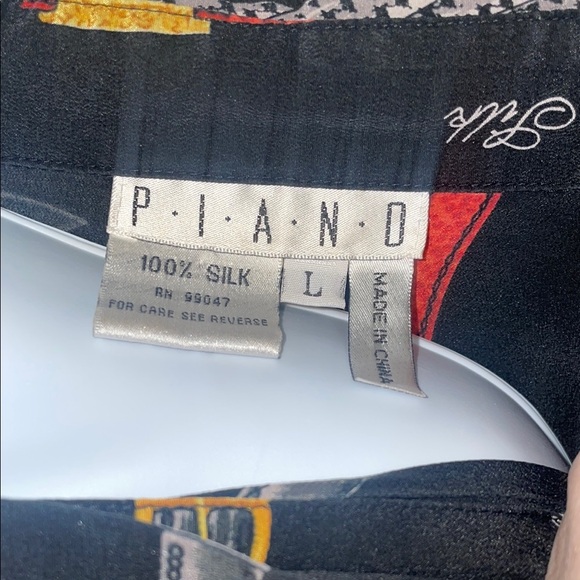 Piano vintage Chic Black Blouse with Red and Gold Accents - Picture 3 of 10